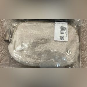 Lululemon Everywhere Belt Bag - NEW
